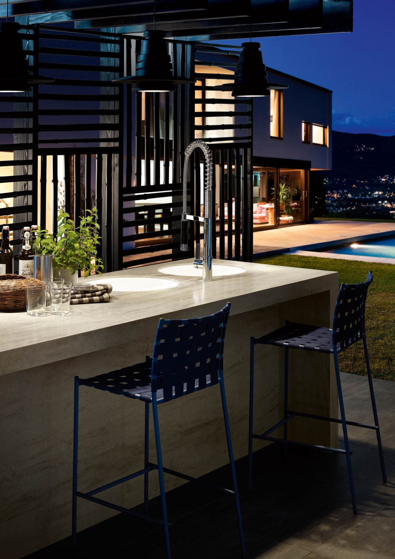 sites/corian-us.telkeadev.lu/IMG/jpg/kitchen-surface-outdoor-charm-01.jpg